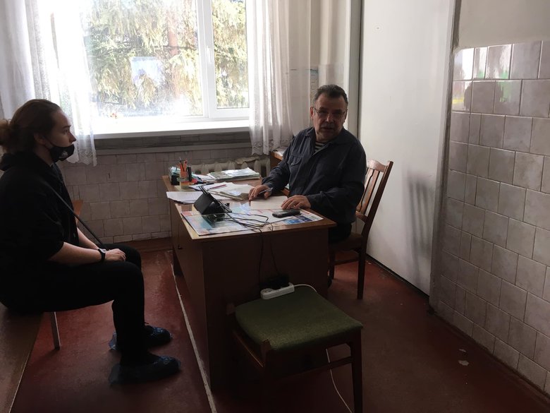 На Сумщині госпіталізували перших поранених українських бійців. Сотні громадян прийшли до лікарні, щоб здати кров 08