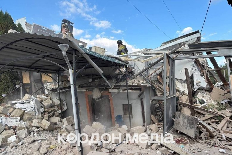 РФ вдарила КАБами по Сумах: відомо про влучання в школу