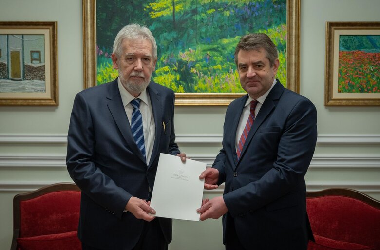 Новий посол Польщі Гузи передав Україні копії вірчих грамот 01
