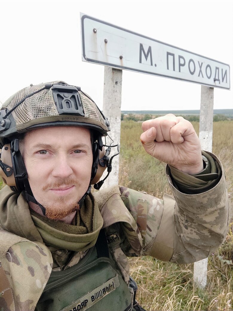 Музикант і боєць 130 батальйону ТрО Сергій Василюк: Ворог відступив, причому панічно, лишаючи не лише провізію, але й боєкомплекти та дуже солідне озброєння, якого у нас і близько не було 05 Музикант і боєць 130 батальйону ТрО Сергій Василюк: Ворог відступив, причому панічно, лишаючи не лише провізію, але й боєкомплекти та дуже солідне озброєння, якого у нас і близько не було 05