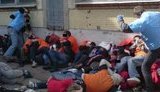 В Киеве возле метро "Лукьяновская" жестокая массовая драка: в ход идут урны, раненые лежат на земле. + ВИДЕО