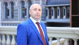 далеко