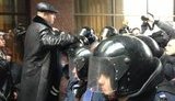 Новое применение спецназа у суда - трибуна для выступлений. ФОТОрепортаж