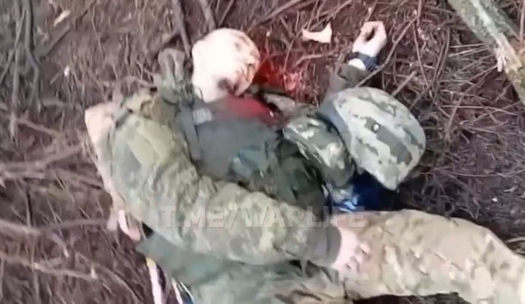 Рашист покончил с собой выстрелом из автомата в голову в Донецкой области. ВИДЕО