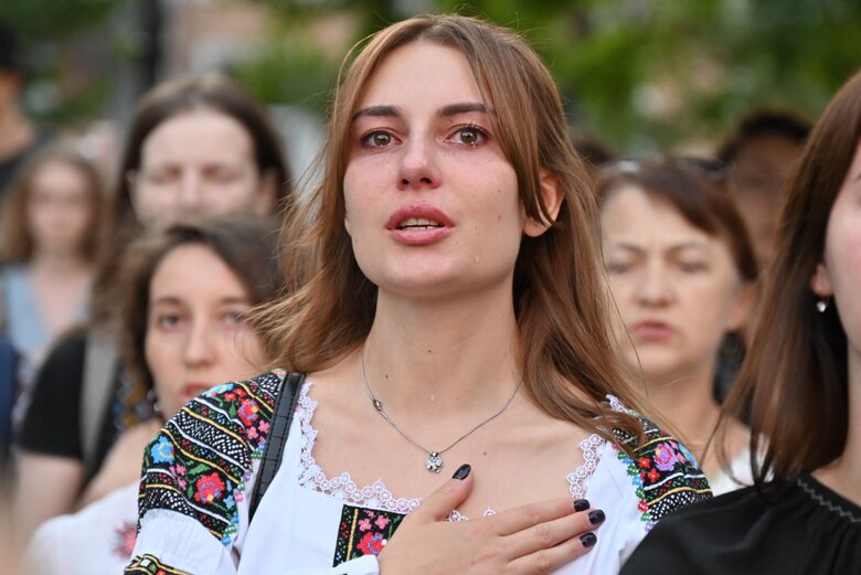 У Києві вшанували пам’ять Андрія Бабінського - воїна 80-ої ОДШБр та засновника Мегамаршу у вишиванках 32