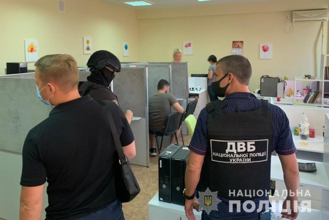Колектори погрожували боржникам підробленим порно-компроматом у 5 областях України, - Нацполіція 06
