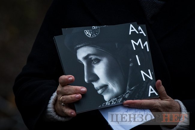 Под Киевом на месте убийства Амины Окуевой поставили памятный знак 10
