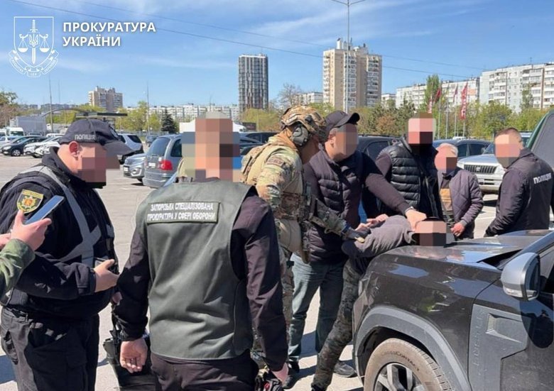 Командир батальйону на Запоріжжі вимагав кошти у підлеглих