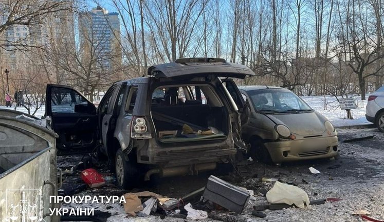 Внедорожник взорвался в Оболонском районе Киева, есть травмированные, - полиция (обновлено). ФОТО