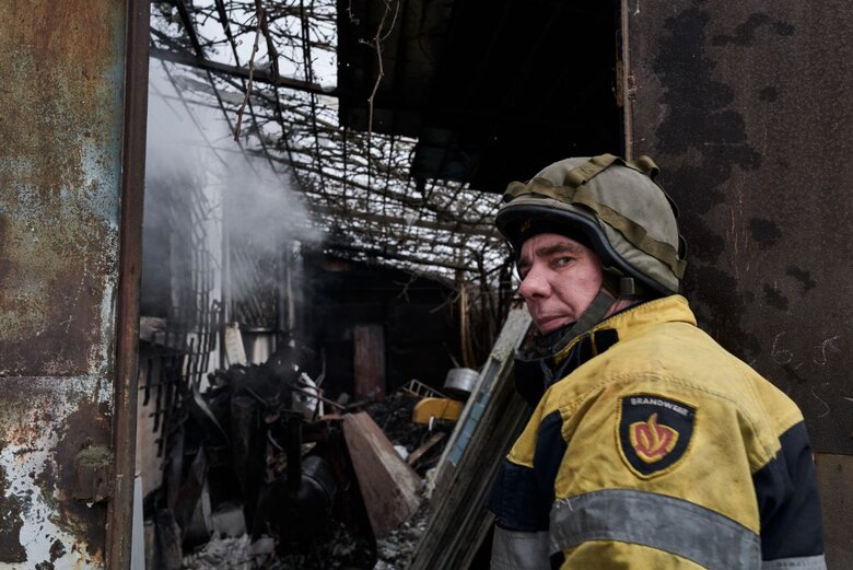 Russians shelled Kherson in morning and hit lyceum 06