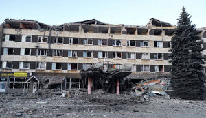 Armed Forces of Ukraine eliminated about 100 occupiers by hitting hotel in Khrustalnyi. PHOTO