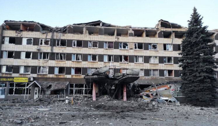 Armed Forces of Ukraine eliminated about 100 occupiers by hitting hotel in Khrustalnyi. PHOTO
