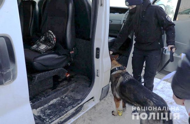Проведена успешная спецоперация по задержанию этнической группировки наркоторговцев в Киеве, - Крищенко 04