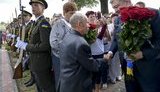 Волинська трагедія - болісний і повчальний урок історії для двох народів, які мають спільне європейське сьогодення і майбутнє, - Порошенко. ФОТОрепортаж