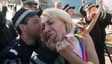 Милиционер поломал ключицу активистке FEMEN. ФОТОрепортаж