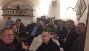 Порошенко и Полторак посетили ветеранскую пиццерию в Днепре. ФОТО