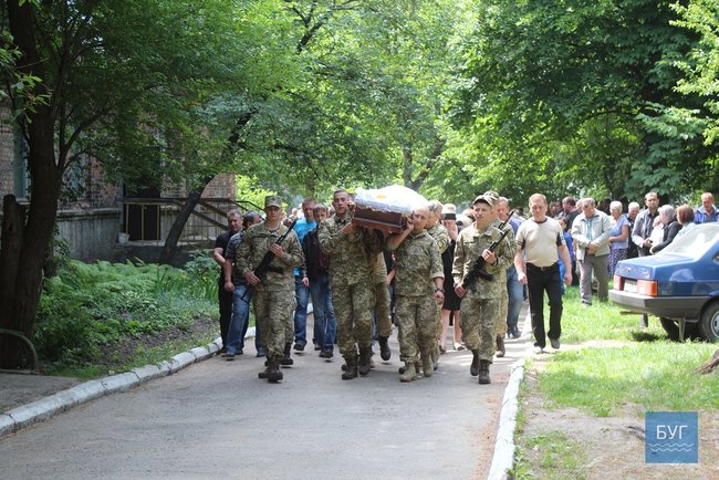 С бойцом 14-й ОМБр Олегом Пушкаруком, погибшим 9 мая на Луганщине, простились на Волыни 10