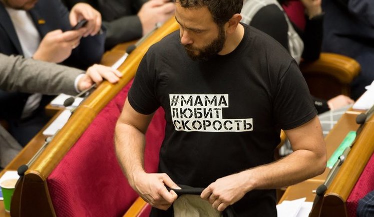 "Слуга народу" Дубінський прийняв у подарунок від мами три автомобілі на суму 2,8 млн