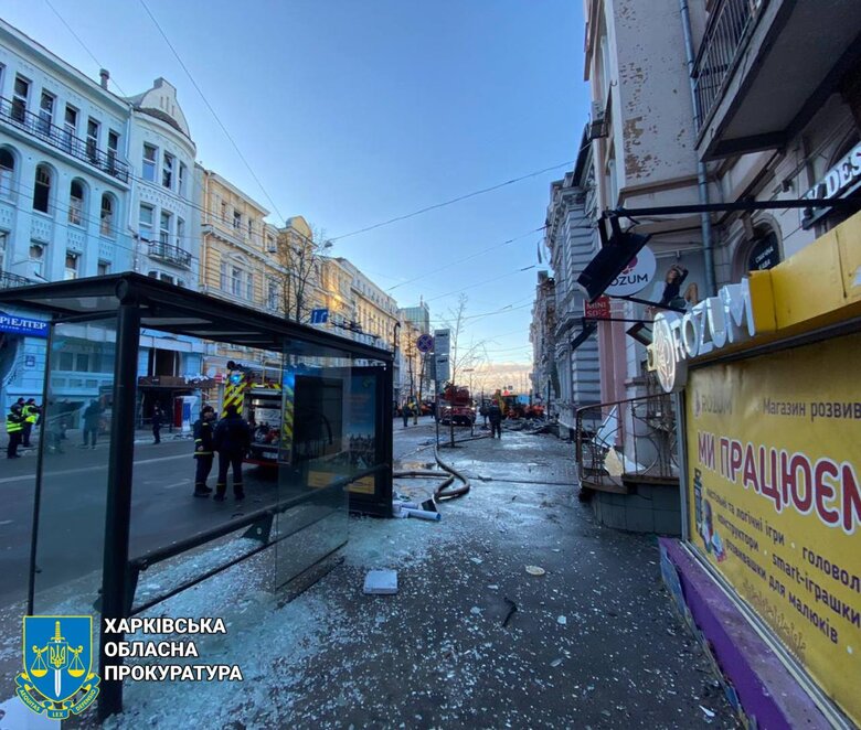 Последствия вражеской атаки дронами на Харьков: повреждены дома, финучреждение, админздания, магазины и аптеки 06