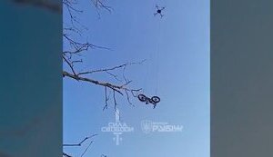 Раненый боец бригады "Рубеж" неделю в окружении самостоятельно уничтожал оккупантов, а затем эвакуировался на электровелосипеде, который был доставлен на БПЛА. ВИДЕО