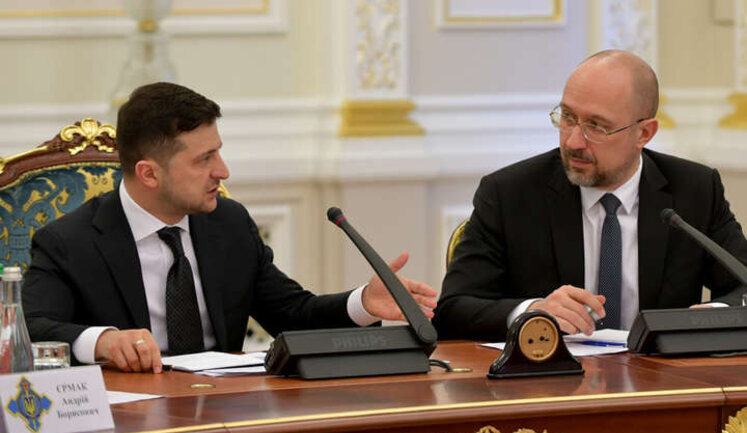 Big reshuffle of beds in Cabinet of Ministers: How Surkis saved Kuleba from resignation