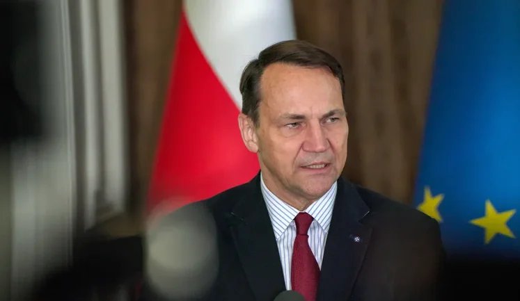 Сікорський пояснив Сійярто, чому Польща захищає підозрюваного у справі "Північних потоків": Підрив інфраструктури агресора – це самооборона