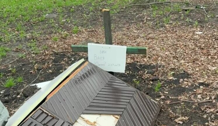 Graves of civilians start appearing between houses in Pokrovsk - media. PHOTO