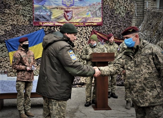 Командування ОС привітало українських десантників із Днем ДШВ 06