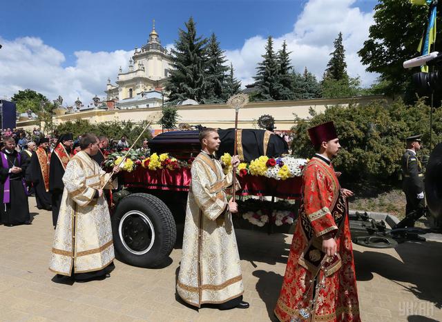 Прощання з Гузаром: 10 тис. осіб взяли участь у скорботному ході у Львові 06