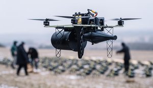 Чехия передаст Украине FPV-дроны на оптоволокне, разработанные на основе перехваченного российского БПЛА. ФОТОрепортаж