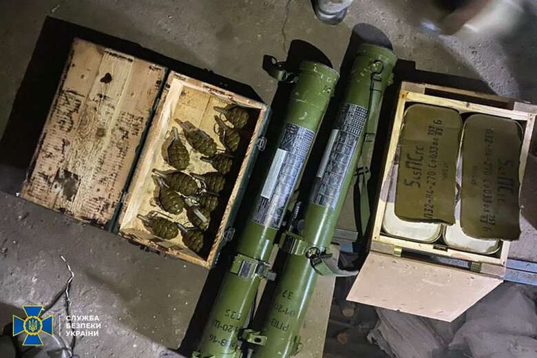 СБУ знайшла заховані арсенали окупантів у Чернігівській області 06