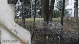 Азаров испугался протестующих: Забор возле Кабмина обмотали колючей проволокой. ФОТО