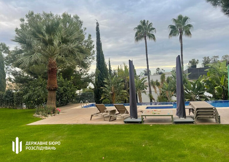 На іспанській віллі ексвійськкома Борисова ДБР провело обшуки. Майно заарештували 05