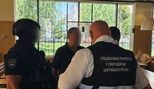 $5000 за службу в тилу: на Київщині викрито посадовця та його спільника. ФОТО