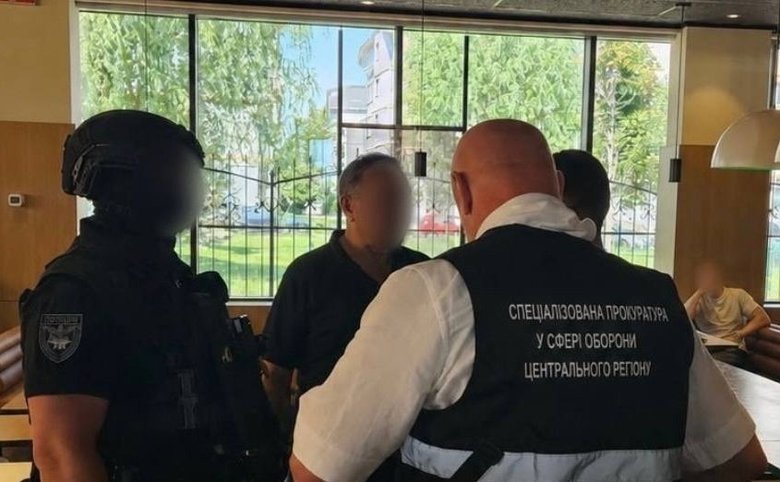 У Києві посадовця ТЦК та керівника ГО затримали на хабарі