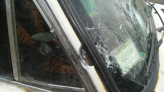 Снайпер ДНР обстріляв цивільний автомобіль на Донеччині 03