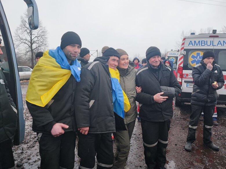 Україна повернула з російського полону 130 захисників та захисниць, зокрема 87 оборонців Маріуполя 03