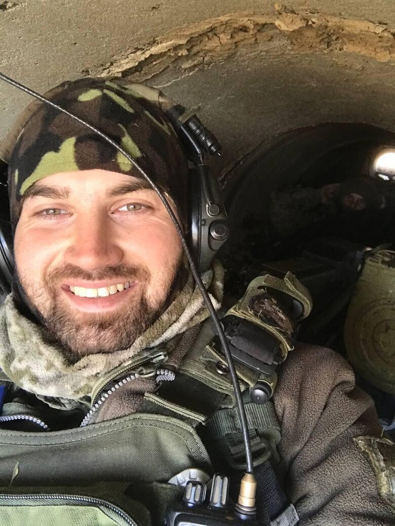 Пограничник, позывной Гиря: Начался штурм наших позиций, которые были впереди. Вот тогда я из АГС ребят прикрыл. Около пяти часов стрелял из него 01