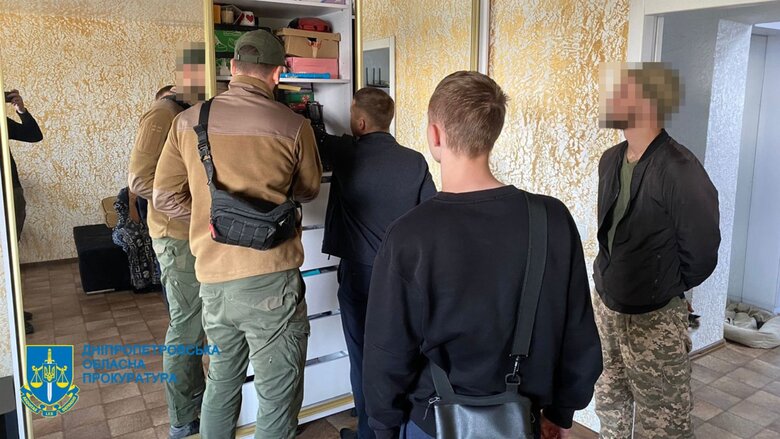 Видавав себе за військового та шпигував за ЗСУ: СБУ затримала російського агента в Дніпрі 06 Видавав себе за військового та шпигував за ЗСУ: СБУ затримала російського агента в Дніпрі 06