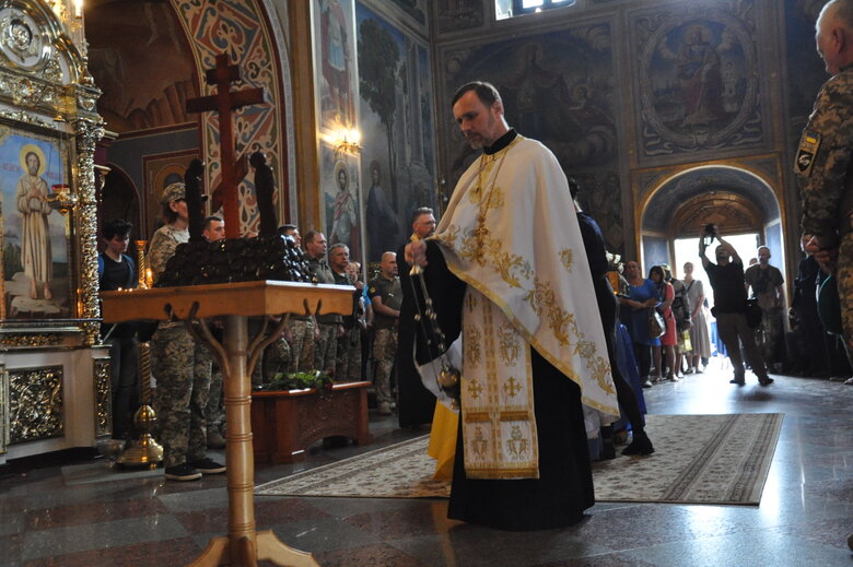 Із загиблим в бою з окупантами воїном Романом Барвінком (Скрипалем) попрощалися в Києві 46