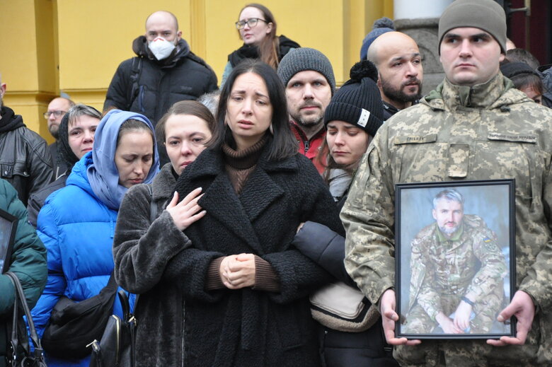 Із українським захисником та одним із розробників гри S.T.A.L.K.E.R Володимиром Єжовим, який загинув у боях під Бахмутом, попрощалися в Києві 23