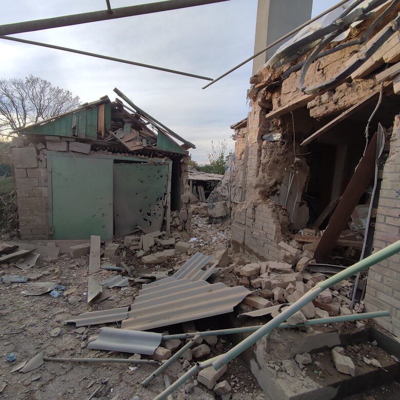 Унаслідок обстрілу окупантами Нікопольщини поранено чоловіка, пошкоджено комунальне підприємство та інфраструктурний об’єкт 03