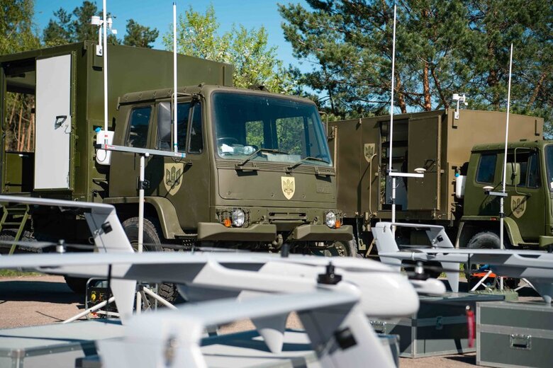 Ukrainian soldiers received 5 Poseidon UAV complexes and mobile control centers 02