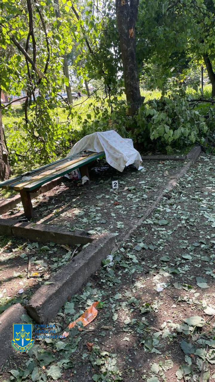 Наслідки обстрілу Білопілля росіянами: Загинули 2 жінки, 6 осіб дістали поранення 03 Наслідки обстрілу Білопілля росіянами: Загинули 2 жінки, 6 осіб дістали поранення 03