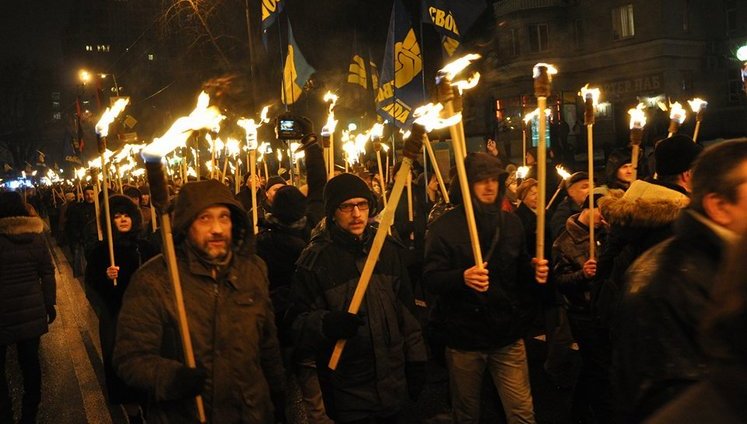 Ukrainian nationalists held torchlight procession in downtown Kyiv to honor Kruty Heroes. VIDEO+PHOTOS