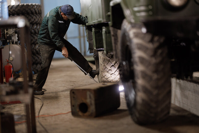 Тачки на ТРОкачку: в Украине запустили проект по ремонту грузовиков для фронта 02 Тачки на ТРОкачку: в Украине запустили проект по ремонту грузовиков для фронта 02