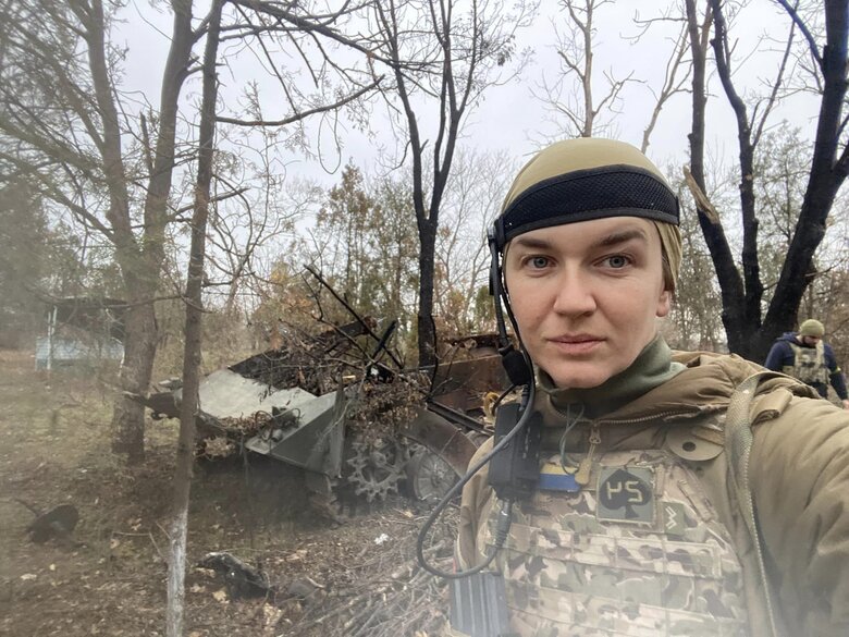 Голова Жіночого ветеранського руху Андріана Сусак: Я долікуюся, повернуся на війну і таки зіб’ю зі Стінгера російський літак 02 Голова Жіночого ветеранського руху Андріана Сусак: Я долікуюся, повернуся на війну і таки зіб’ю зі Стінгера російський літак 02