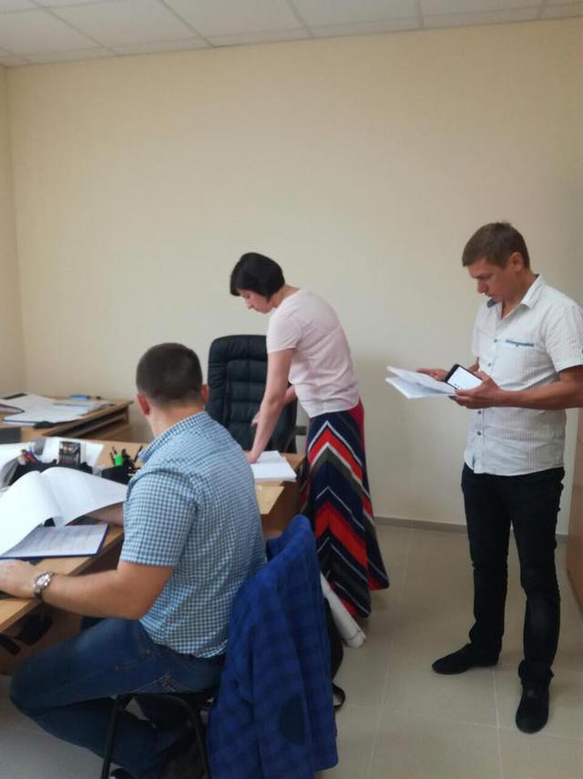Правоохранители проводят обыски в Ирпенском горсовете 02