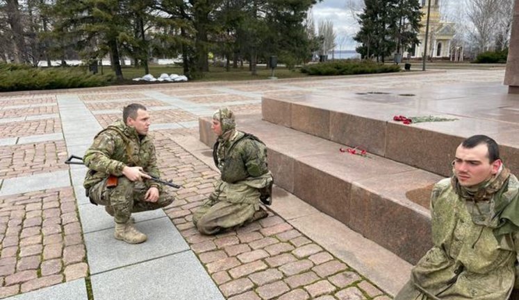 "Братцы, тут все не так": Депутат Костенко взяв в полон спецназівця. Той просить росіян повертатись додому