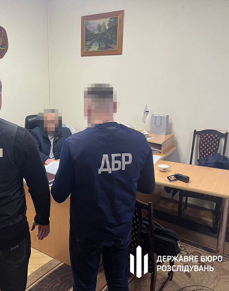 На Хмельниччині посадовець продавав ухилення від мобілізації